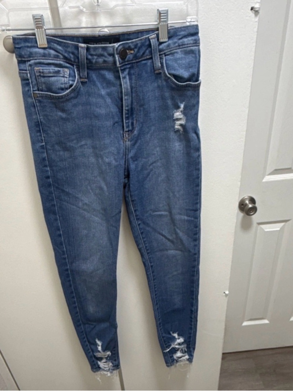 Just Black Distressed Cropped Blue Jeans